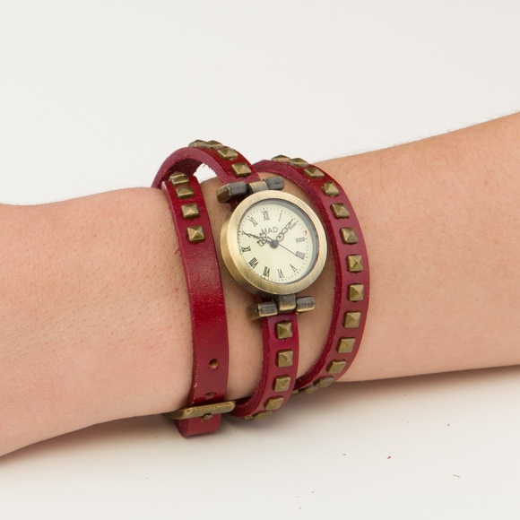 ⌚ RED ❤ VINTAGE LEATHER WRAP WATCH W/ STUDS - Picture 2 of 3